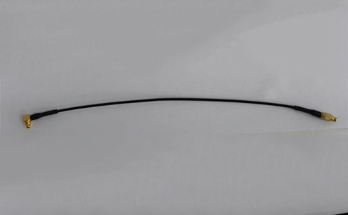 RF1.37黑色同轴线MMCX弯头-MMCX直头连接线